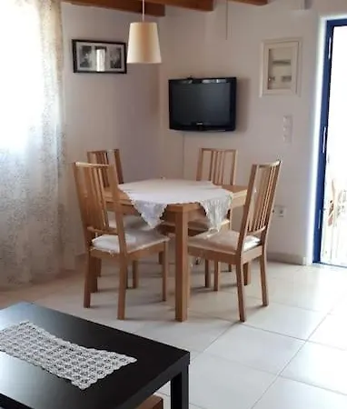 Katerina's Traditional House In Lefkes Village *